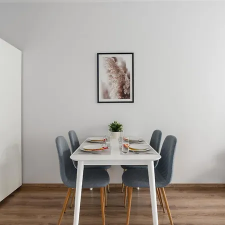 شقة Lwowska By The Malta By Renters بوزنان