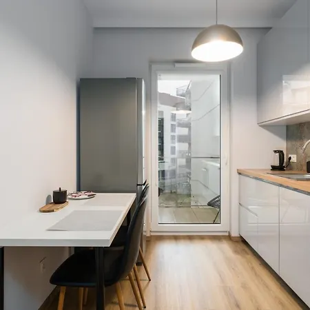 Lwowska By The Malta By Renters アパート